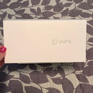 NEW Pura Diffuser Set with 1 Refill (Holly Berry)